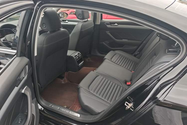 Used Volkswagen Magotan 2023 2 Million Units Limited-Edition 280TSI DSG Comfort Version Left Rear Seat