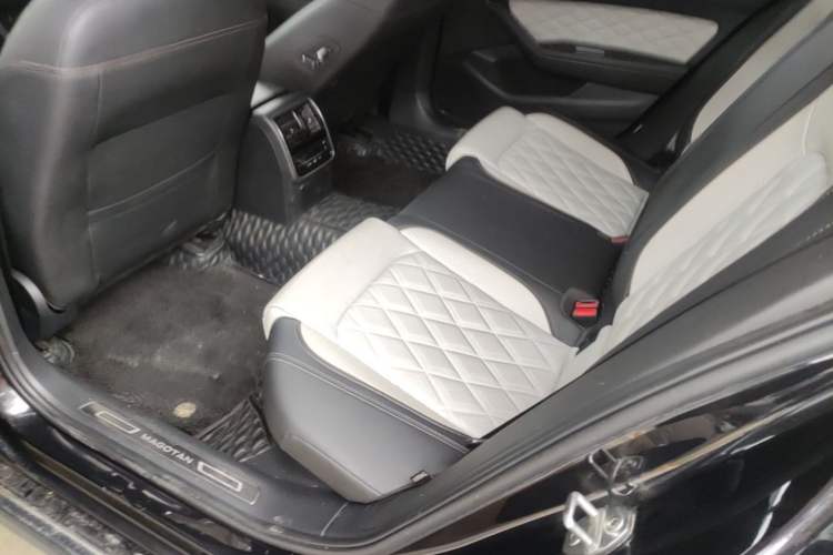 Used Volkswagen Magotan 2023 2 Million Units Commemorative Edition 330TSI DSG Luxury Version Left Rear Seat