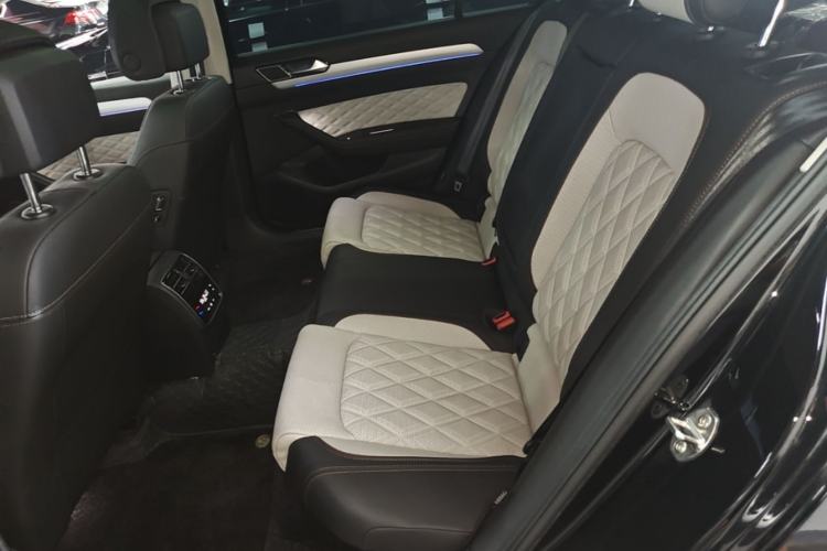 Used Volkswagen Magotan 2023 2 Million Units Commemorative Edition 330TSI DSG Luxury Version Left Rear Seat