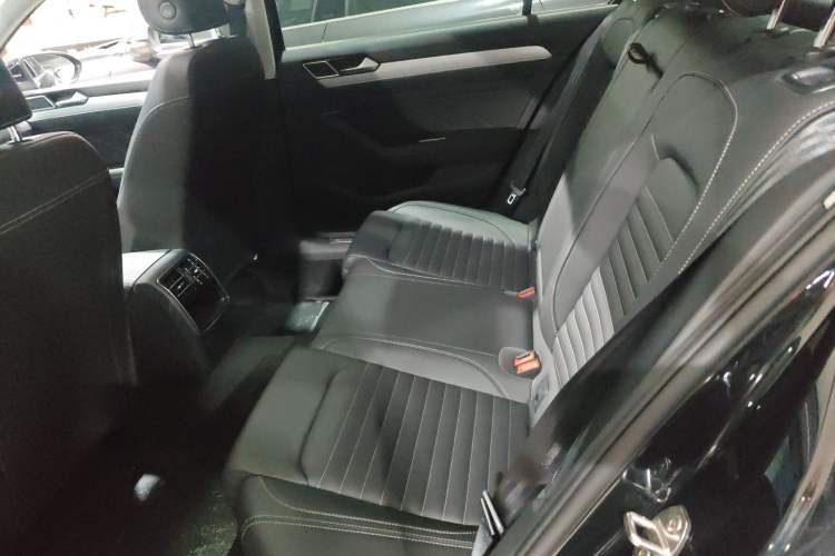 Used Volkswagen Magotan 2023 2 Million Units Limited-Edition 280TSI DSG Comfort Version Left Rear Seat