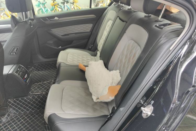 Used Volkswagen Magotan 2023 2 Million Units Limited Edition 330TSI DSG Leading Version Left Rear Seat