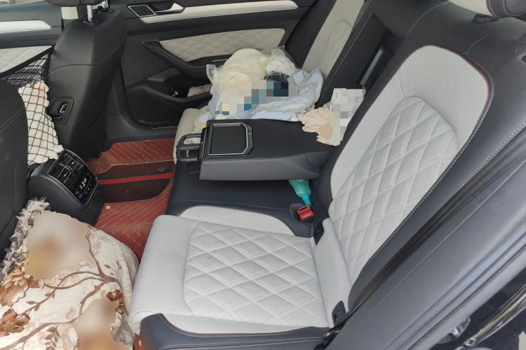 Used Volkswagen Magotan 2023 2 Million Units Commemorative Edition 330TSI DSG Luxury Version Left Rear Seat