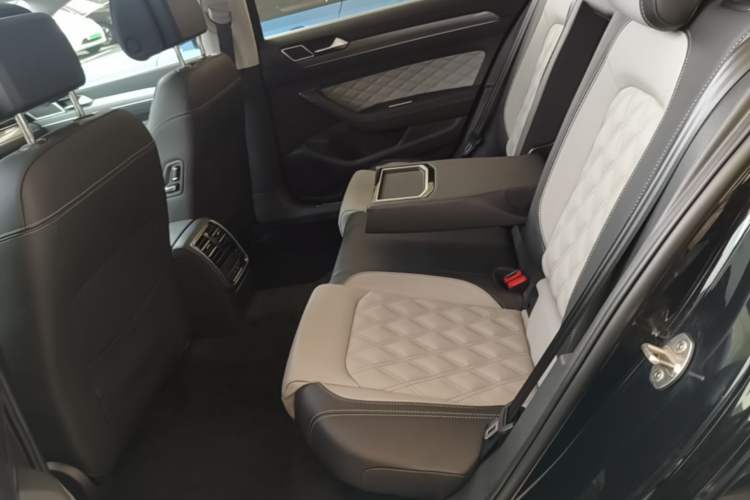 Used Volkswagen Magotan 2023 2 Million Units Limited Edition 330TSI DSG Leading Version Left Rear Seat