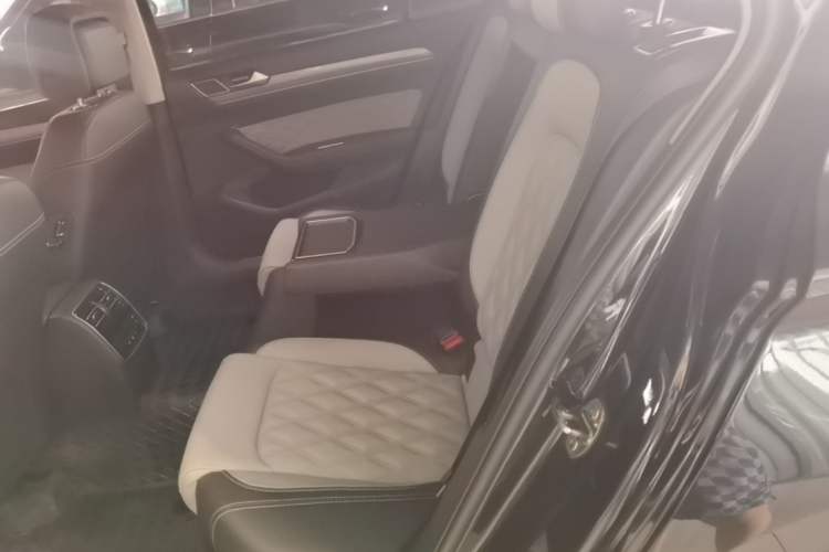 Used Volkswagen Magotan 2023 2 Million Units Limited Edition 330TSI DSG Leading Version Left Rear Seat