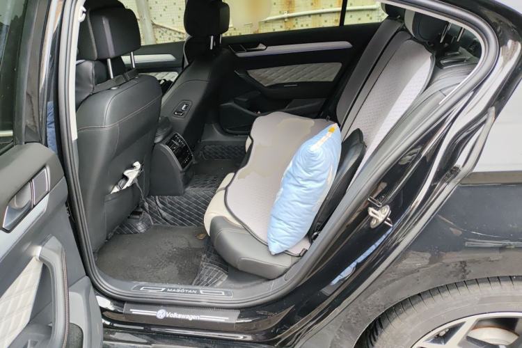 Used Volkswagen Magotan 2023 2 Million Units Commemorative Edition 330TSI DSG Luxury Version Left Rear Seat