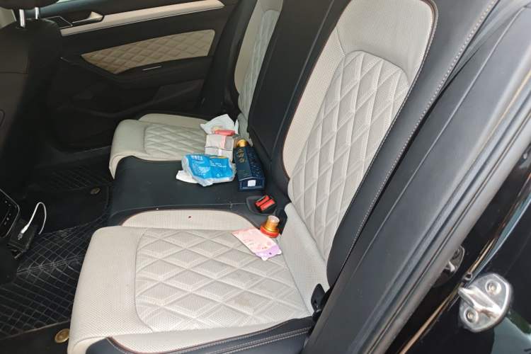 Used Volkswagen Magotan 2023 2 Million Units Commemorative Edition 330TSI DSG Luxury Version Left Rear Seat