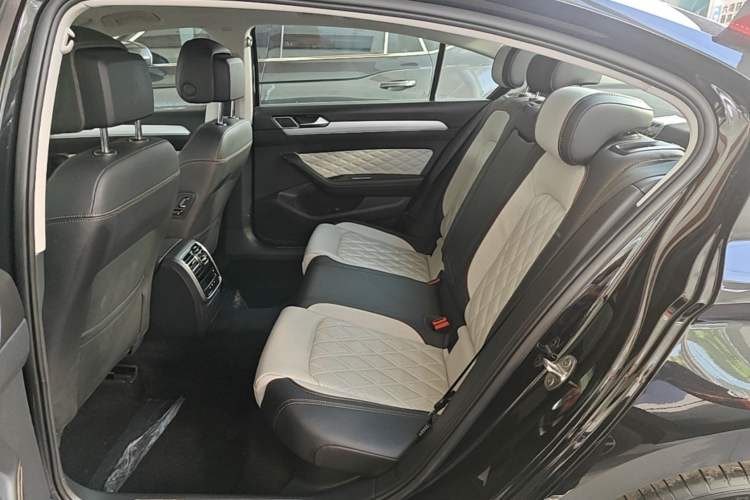 Used Volkswagen Magotan 2023 2 Million Units Limited Edition 330TSI DSG Leading Version Left Rear Seat