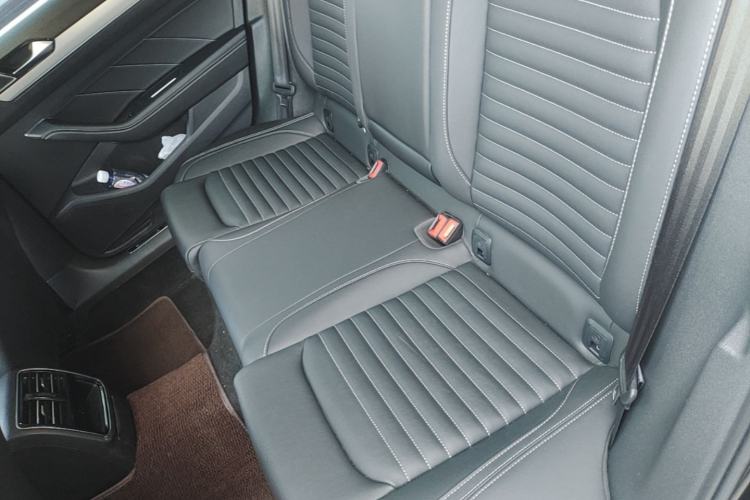 Used Volkswagen Magotan 2023 2 Million Units Limited-Edition 280TSI DSG Comfort Version Left Rear Seat