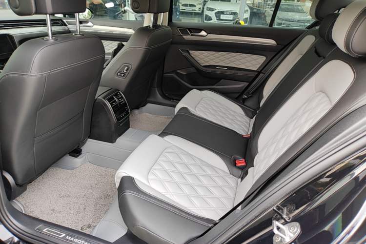 Used Volkswagen Magotan 2023 2 Million Units Limited Edition 330TSI DSG Leading Version Left Rear Seat