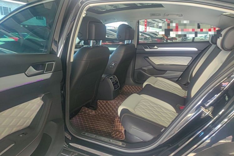 Used Volkswagen Magotan 2023 2 Million Units Commemorative Edition 330TSI DSG Luxury Version Left Rear Seat