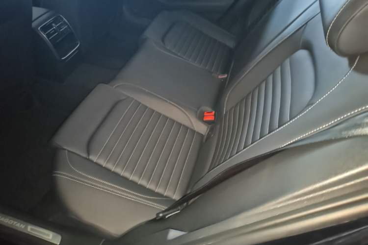 Used Volkswagen Magotan 2023 2 Million Units Limited-Edition 280TSI DSG Comfort Version Left Rear Seat