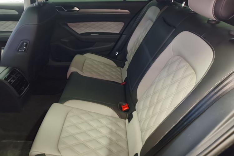 Used Volkswagen Magotan 2023 2 Million Units Limited Edition 330TSI DSG Leading Version Left Rear Seat