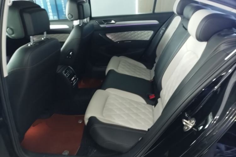 Used Volkswagen Magotan 2023 2 Million Units Commemorative Edition 330TSI DSG Luxury Version Left Rear Seat