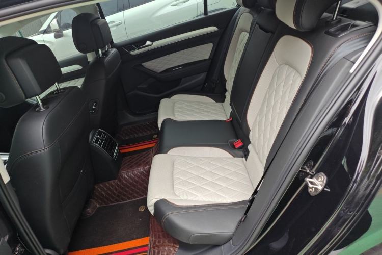 Used Volkswagen Magotan 2023 2 Million Units Commemorative Edition 330TSI DSG Luxury Version Left Rear Seat