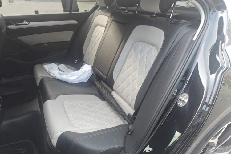 Used Volkswagen Magotan 2023 2 Million Units Commemorative Edition 330TSI DSG Luxury Version Left Rear Seat