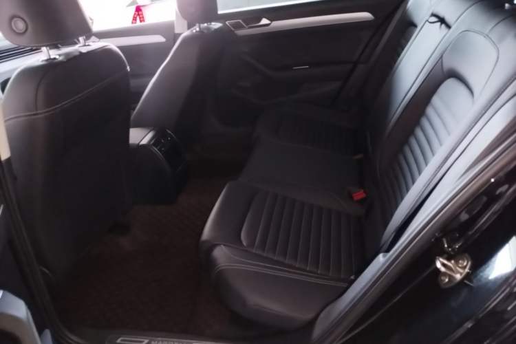 Used Volkswagen Magotan 2023 2 Million Units Limited-Edition 280TSI DSG Comfort Version Left Rear Seat