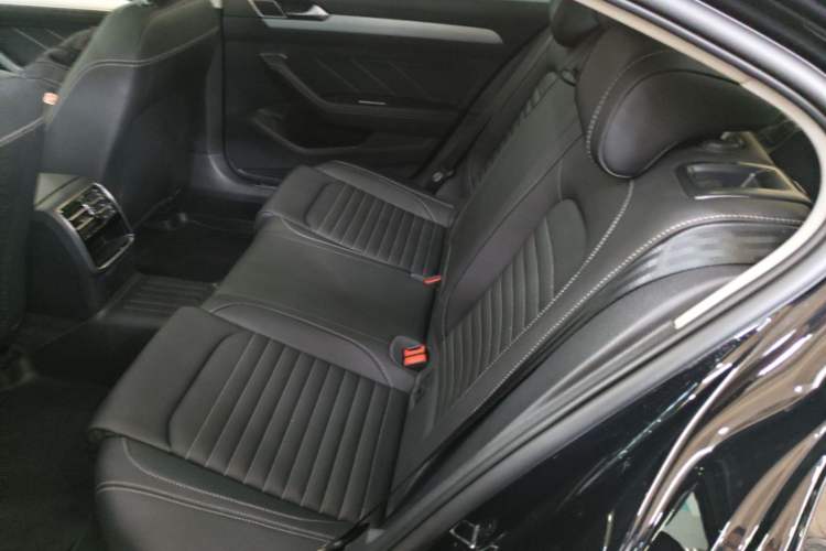 Used Volkswagen Magotan 2023 2 Million Units Limited-Edition 280TSI DSG Comfort Version Left Rear Seat
