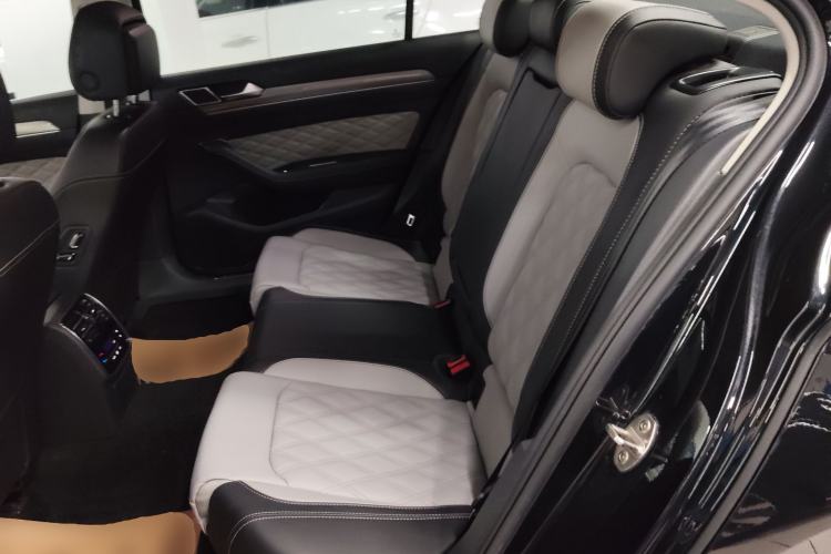 Used Volkswagen Magotan 2023 2 Million Units Limited Edition 330TSI DSG Leading Version Left Rear Seat