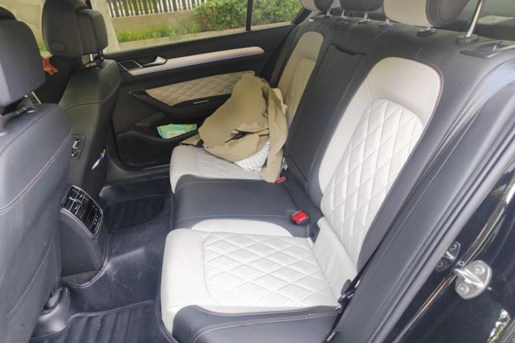 Used Volkswagen Magotan 2023 2 Million Units Commemorative Edition 330TSI DSG Luxury Version Left Rear Seat