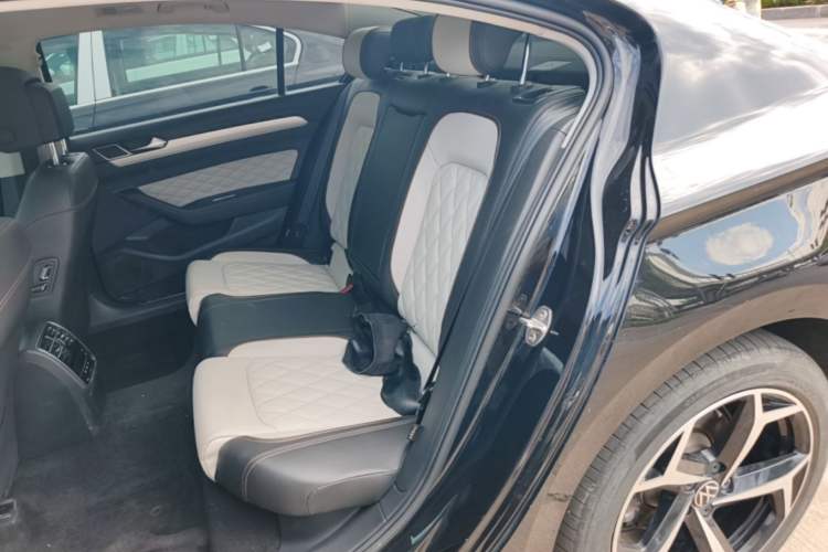 Used Volkswagen Magotan 2023 2 Million Units Limited Edition 330TSI DSG Leading Version Left Rear Seat