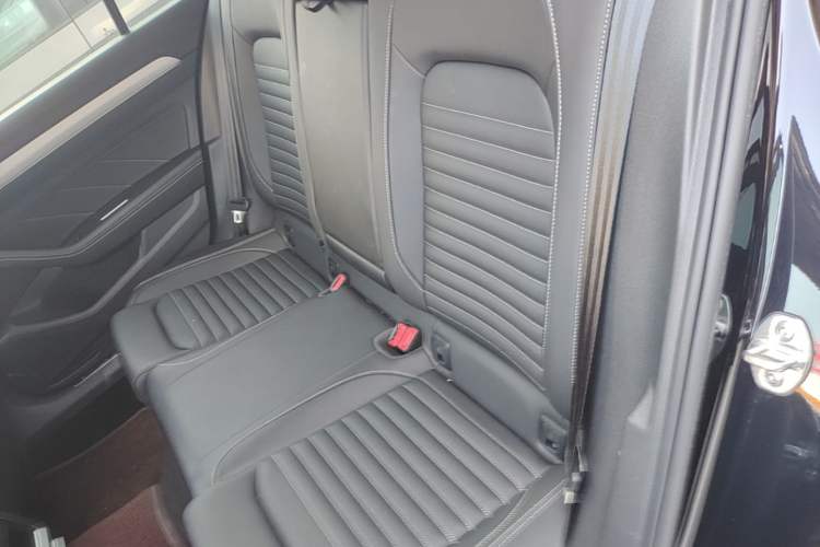Used Volkswagen Magotan 2023 2 Million Units Limited-Edition 280TSI DSG Comfort Version Left Rear Seat