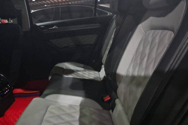 Used Volkswagen Magotan 2023 2 Million Units Limited Edition 330TSI DSG Leading Version Left Rear Seat