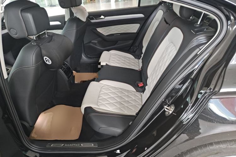 Used Volkswagen Magotan 2023 2 Million Units Commemorative Edition 330TSI DSG Luxury Version Left Rear Seat
