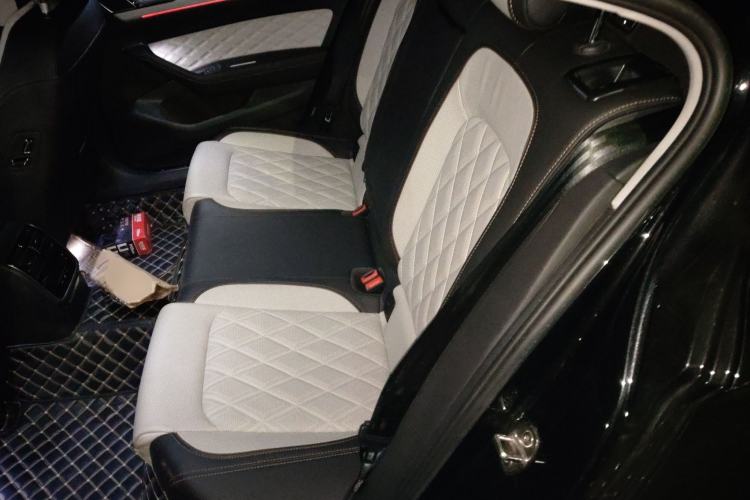 Used Volkswagen Magotan 2023 2 Million Units Commemorative Edition 330TSI DSG Luxury Version Left Rear Seat