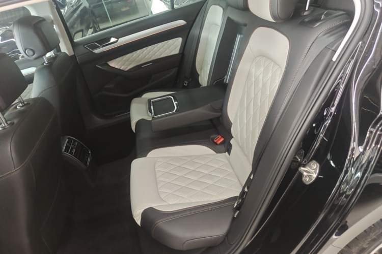 Used Volkswagen Magotan 2023 2 Million Units Commemorative Edition 330TSI DSG Luxury Version Left Rear Seat