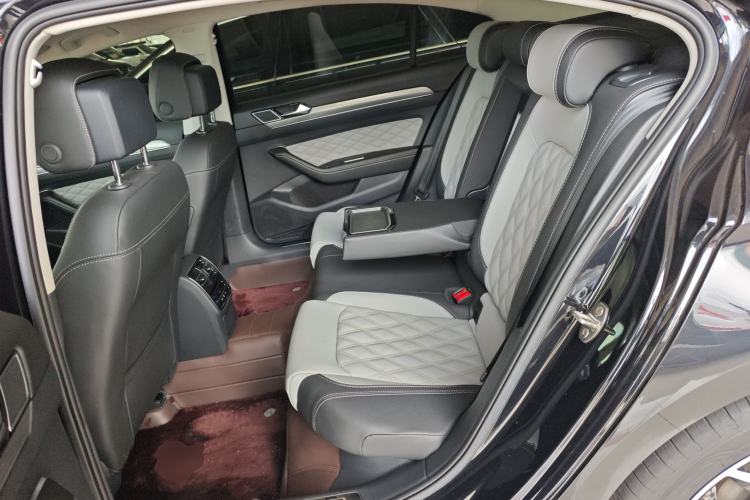 Used Volkswagen Magotan 2023 2 Million Units Limited Edition 330TSI DSG Leading Version Left Rear Seat
