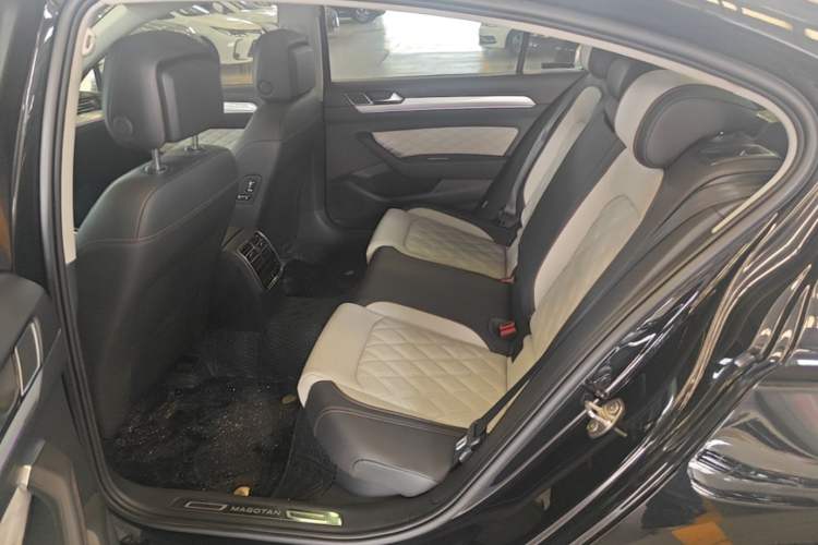 Used Volkswagen Magotan 2023 2 Million Units Limited Edition 330TSI DSG Leading Version Left Rear Seat