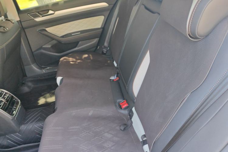 Used Volkswagen Magotan 2023 2 Million Units Commemorative Edition 330TSI DSG Luxury Version Left Rear Seat