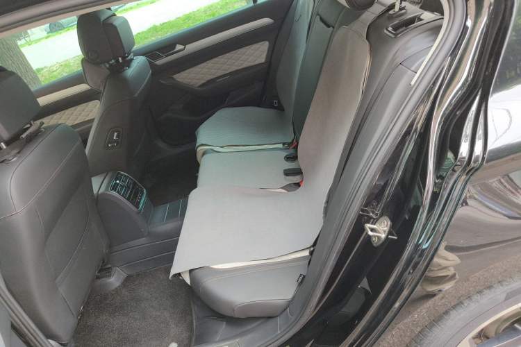 Used Volkswagen Magotan 2023 2 Million Units Commemorative Edition 330TSI DSG Luxury Version Left Rear Seat