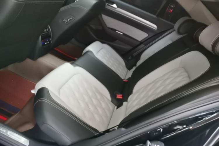 Used Volkswagen Magotan 2023 2 Million Units Limited Edition 330TSI DSG Leading Version Left Rear Seat