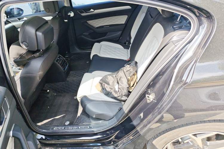 Used Volkswagen Magotan 2023 2 Million Units Commemorative Edition 330TSI DSG Luxury Version Left Rear Seat