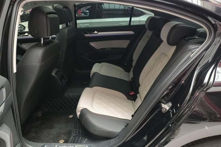 Used Volkswagen Magotan 2023 2 Million Units Commemorative Edition 330TSI DSG Luxury Version Left Rear Seat