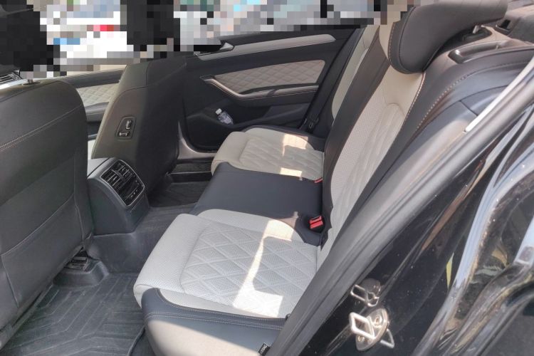 Used Volkswagen Magotan 2023 2 Million Units Commemorative Edition 330TSI DSG Luxury Version Left Rear Seat