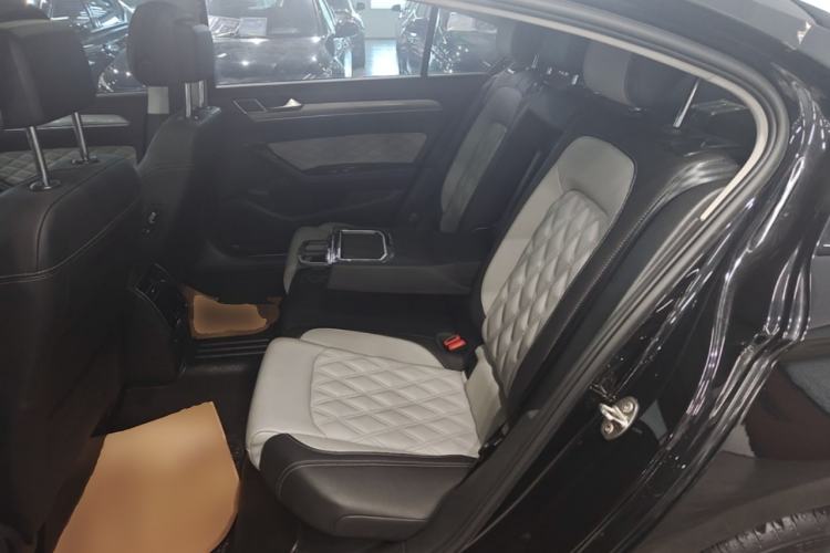Used Volkswagen Magotan 2023 2 Million Units Limited Edition 330TSI DSG Leading Version Left Rear Seat