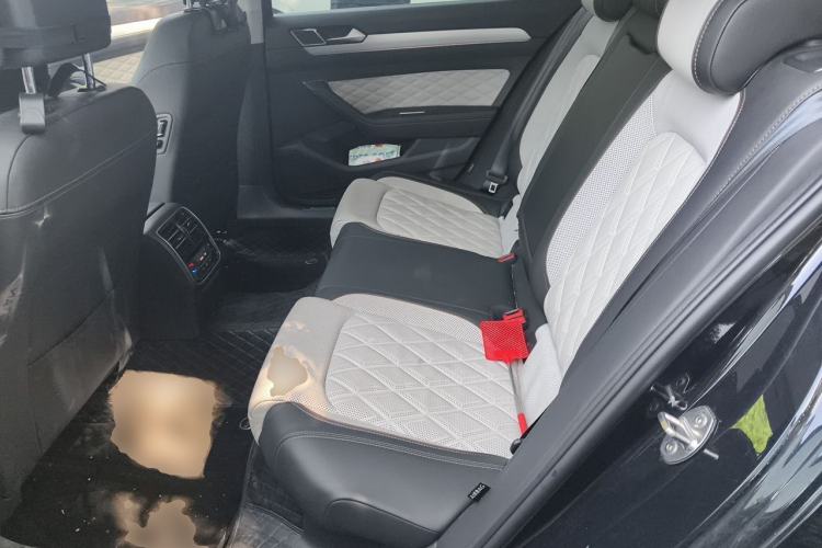 Used Volkswagen Magotan 2023 2 Million Units Commemorative Edition 330TSI DSG Luxury Version Left Rear Seat