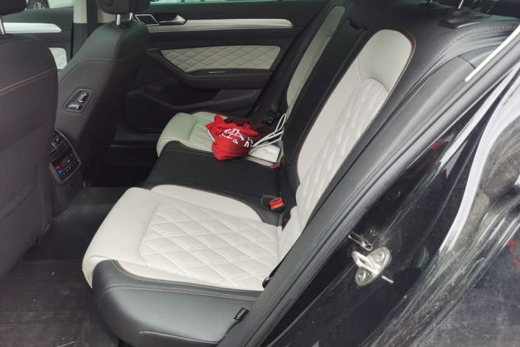 Used Volkswagen Magotan 2023 2 Million Units Limited-Edition 380TSI DSG Flagship Version Left Rear Seat