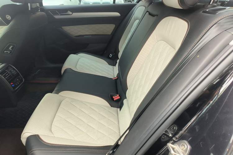 Used Volkswagen Magotan 2023 2 Million Units Limited Edition 330TSI DSG Leading Version Left Rear Seat