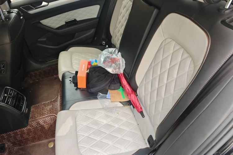 Used Volkswagen Magotan 2023 2 Million Units Limited Edition 330TSI DSG Leading Version Left Rear Seat