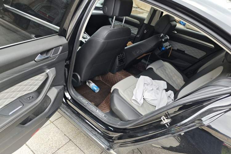 Used Volkswagen Magotan 2023 2 Million Units Limited Edition 330TSI DSG Leading Version Left Rear Seat