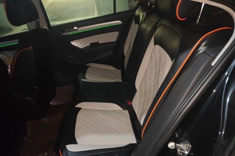 Used Volkswagen Magotan 2023 2 Million Units Commemorative Edition 330TSI DSG Luxury Version Left Rear Seat
