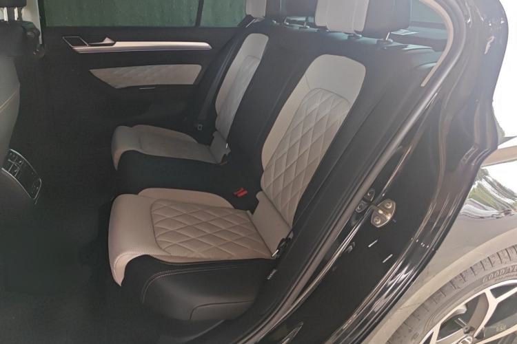 Used Volkswagen Magotan 2023 2 Million Units Limited-Edition 380TSI DSG Flagship Version Left Rear Seat
