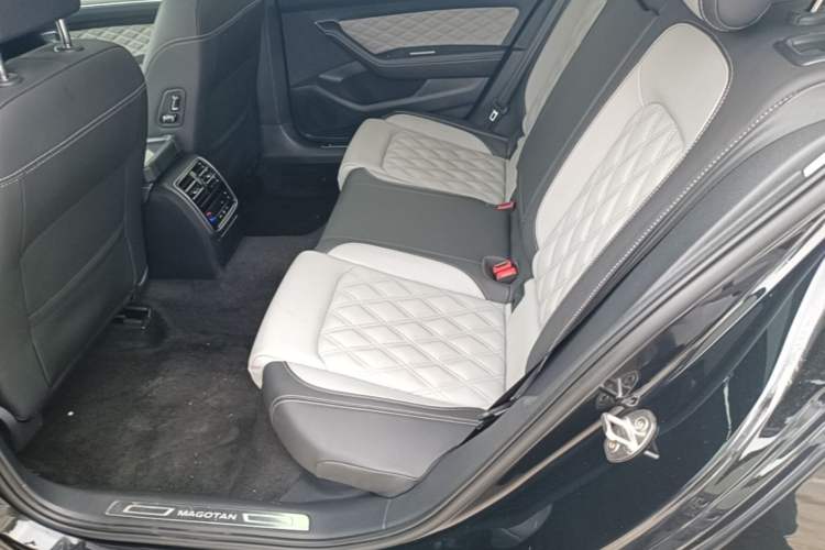 Used Volkswagen Magotan 2023 2 Million Units Limited Edition 330TSI DSG Leading Version Left Rear Seat