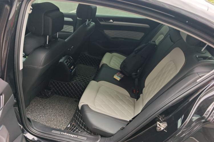 Used Volkswagen Magotan 2023 2 Million Units Commemorative Edition 330TSI DSG Luxury Version Left Rear Seat