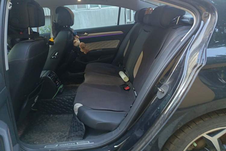 Used Volkswagen Magotan 2023 2 Million Units Commemorative Edition 330TSI DSG Luxury Version Left Rear Seat