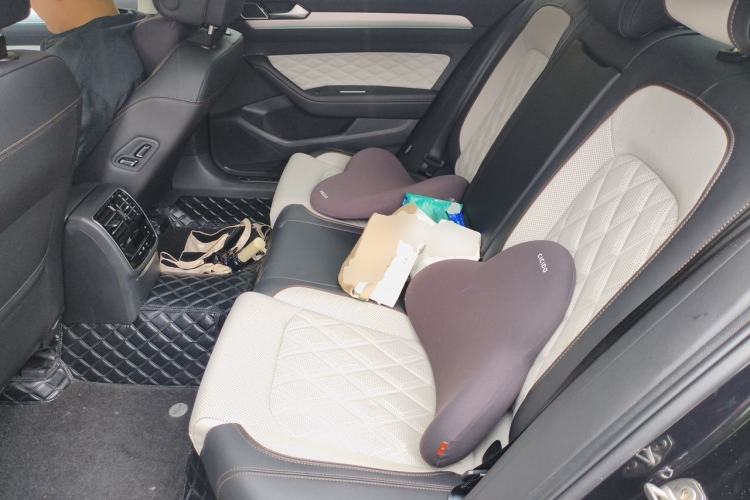 Used Volkswagen Magotan 2023 2 Million Units Commemorative Edition 330TSI DSG Luxury Version Left Rear Seat