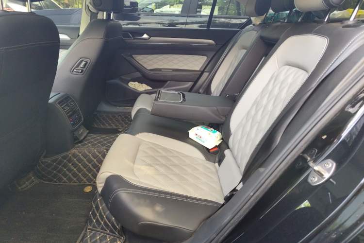 Used Volkswagen Magotan 2023 2 Million Units Limited Edition 330TSI DSG Leading Version Left Rear Seat